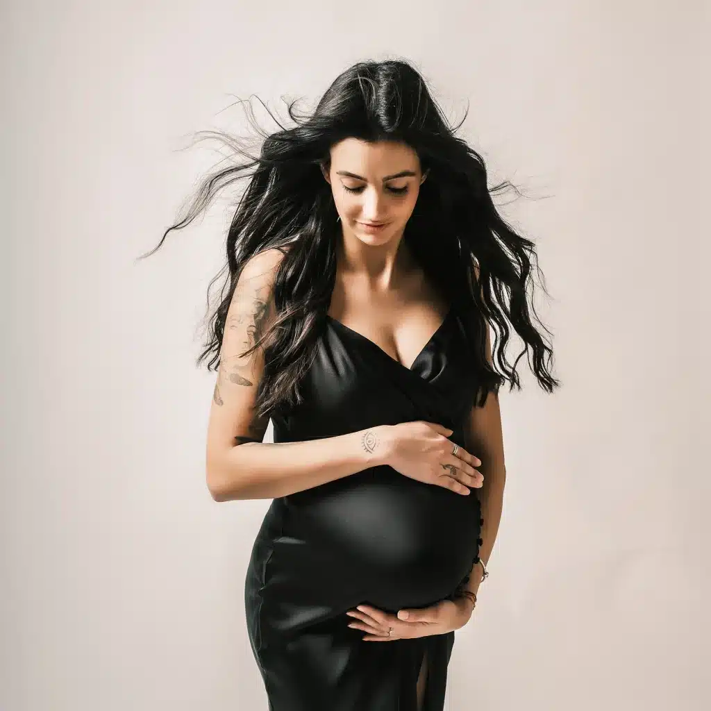 Sesión de embarazo, enfoque en la estética y el atrezo natural.